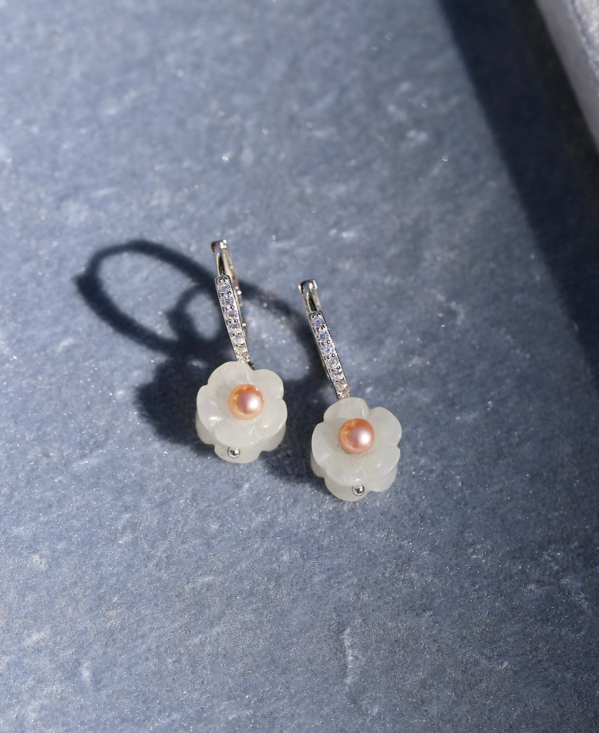 JELLY DAISY JADEITE EARRINGS - PURPLE PEARL