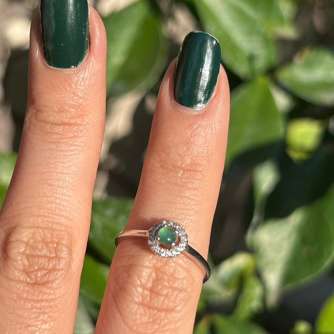 APPLE GREEN CABOCHON JADEITE RING
