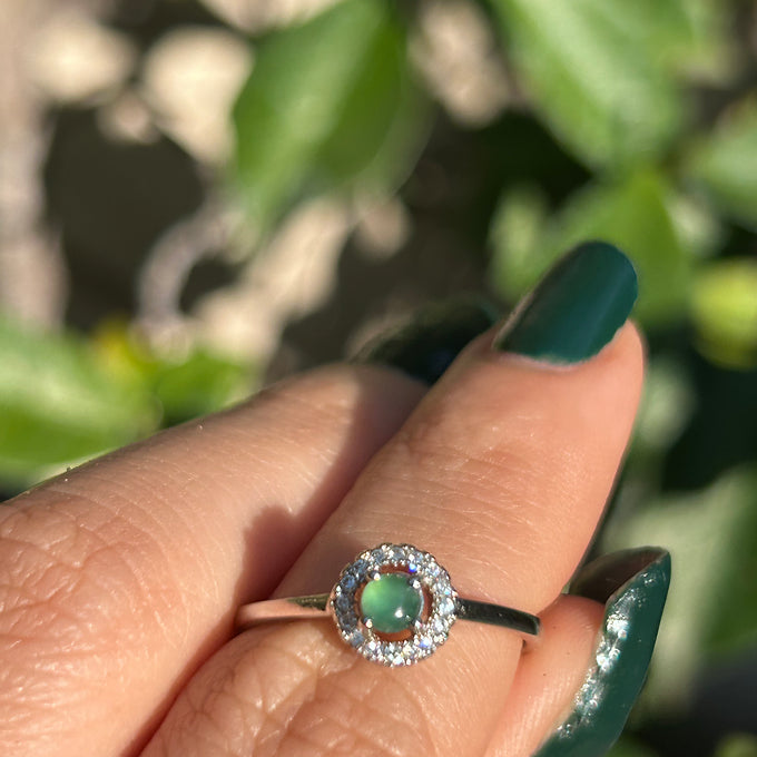 APPLE GREEN CABOCHON JADEITE RING