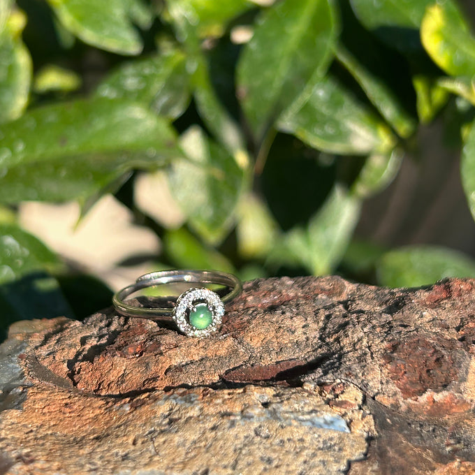 APPLE GREEN CABOCHON JADEITE RING