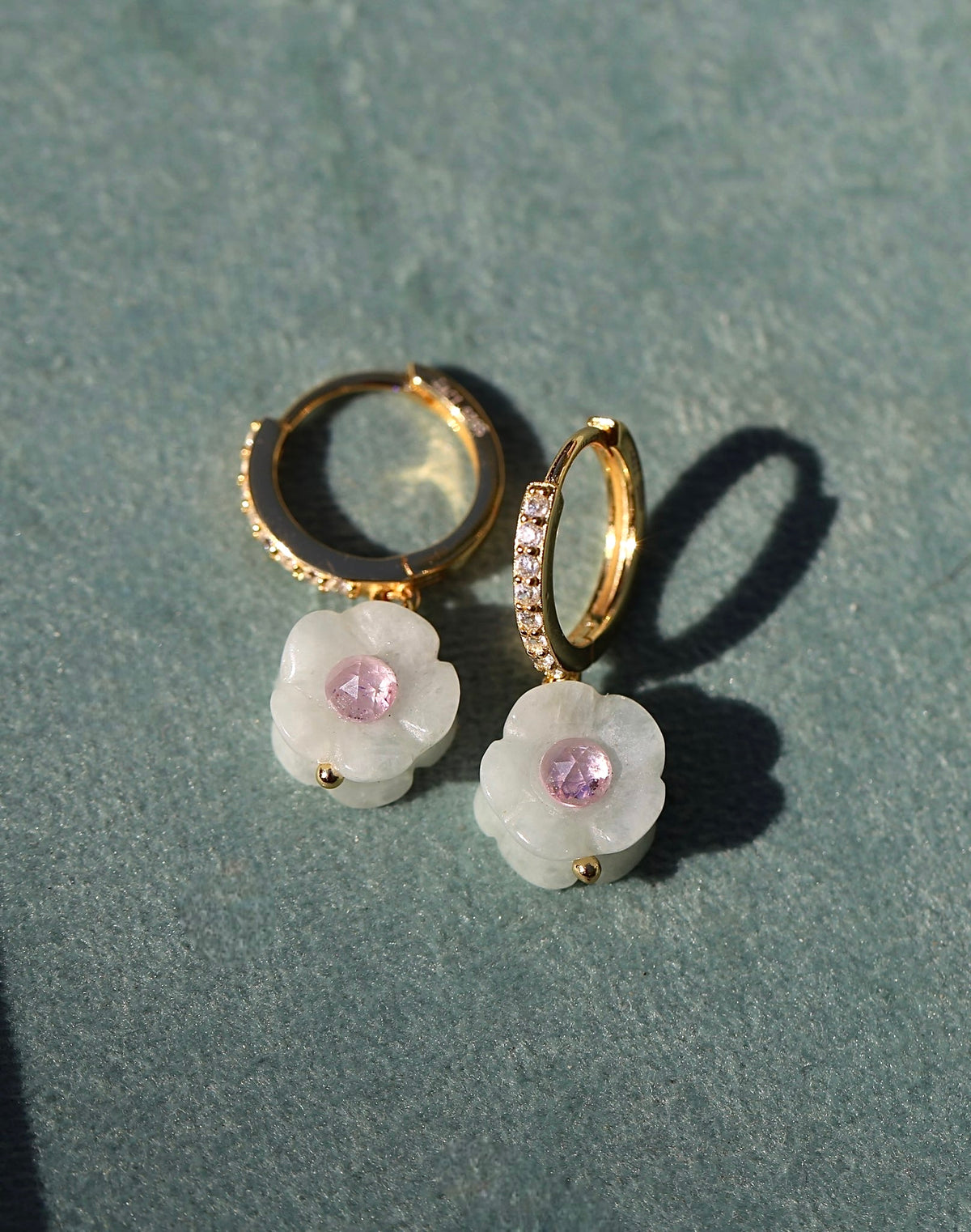 JELLY DAISY JADEITE EARRINGS IN PINK