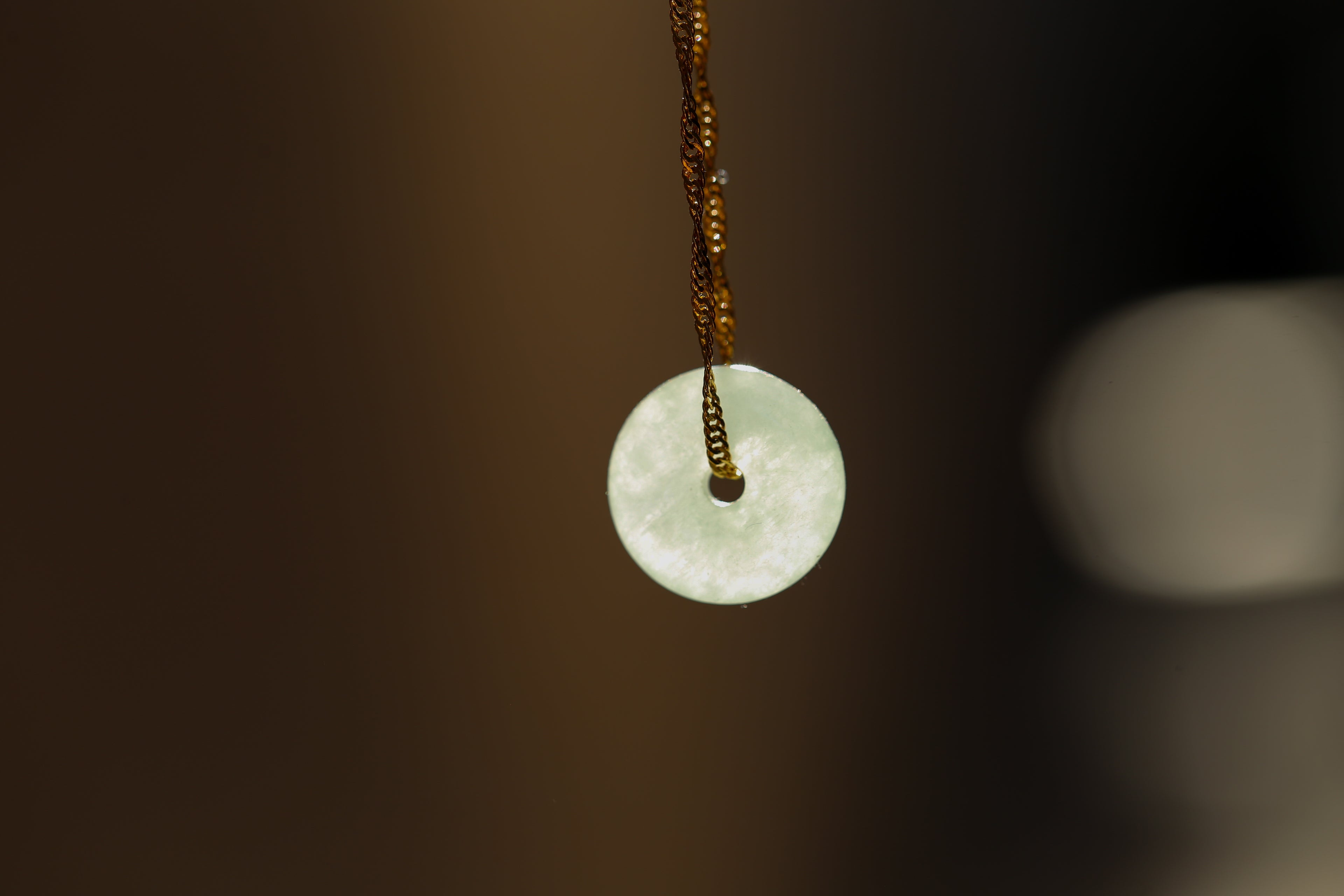 ICY JADEITE BUTTON IN APPLE GREEN
