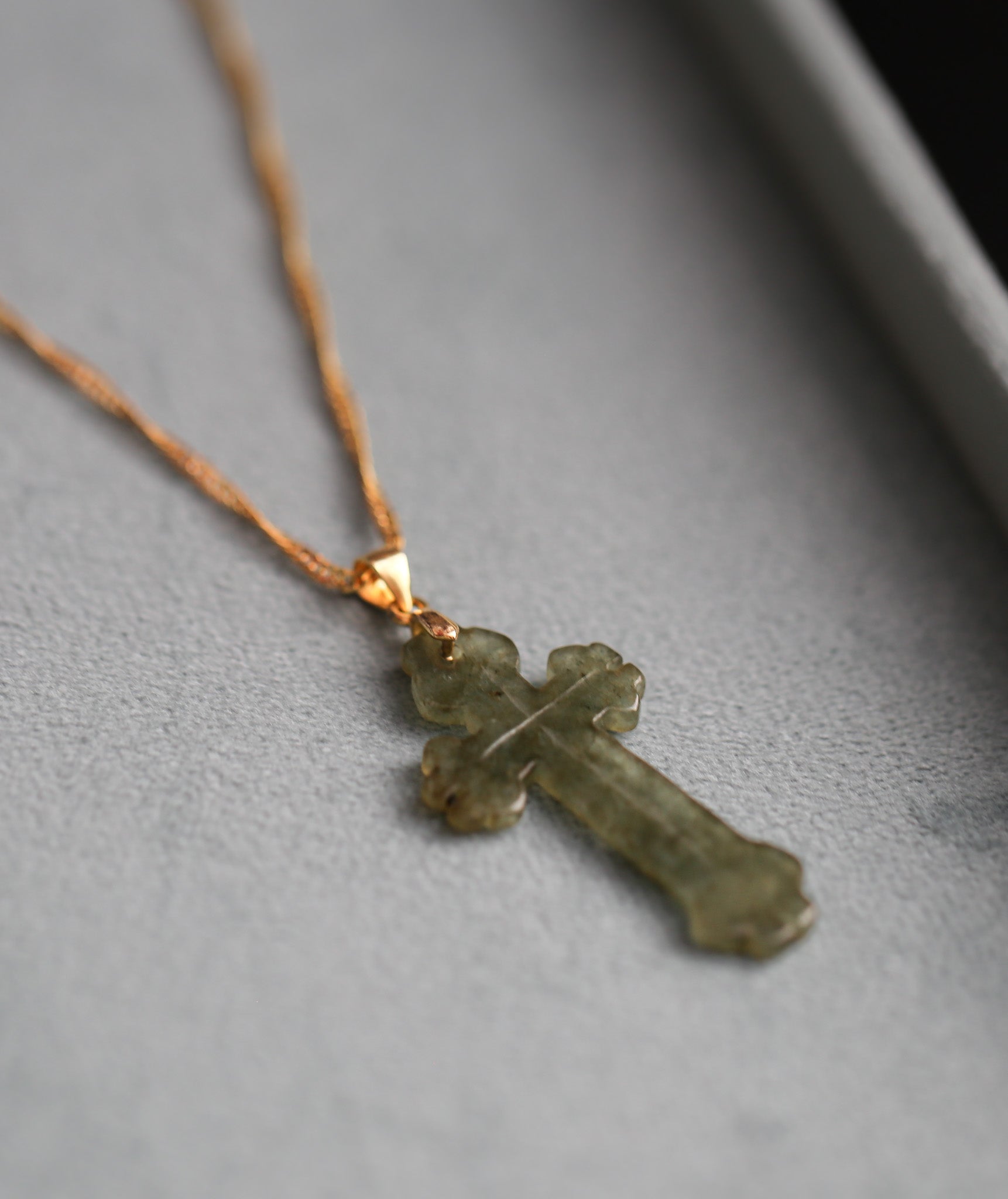 ANTIQUE JADEITE CROSS IN FOREST GREEN
